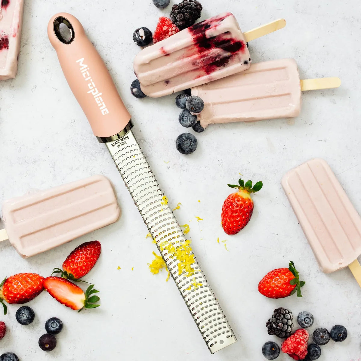 Microplane Zester grattugia acciaio inossidabile con manico ergonomico e cover protettiva
