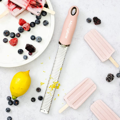 Microplane Zester grattugia acciaio inossidabile con manico ergonomico e cover protettiva