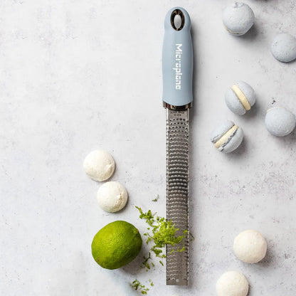 Microplane Zester grattugia acciaio inossidabile con manico ergonomico e cover protettiva