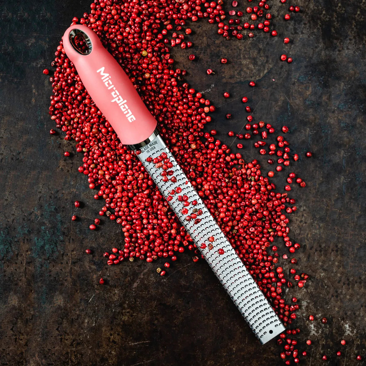 Microplane Zester grattugia acciaio inossidabile con manico ergonomico e cover protettiva