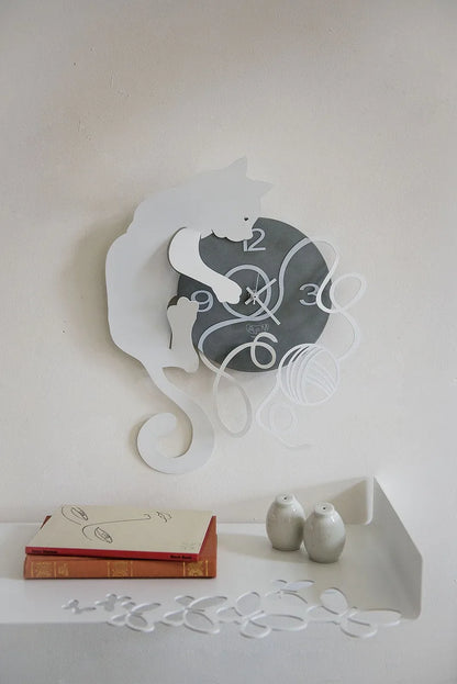 Arti & Mestieri orologio da parete particolare gatto gomitolo design italiano