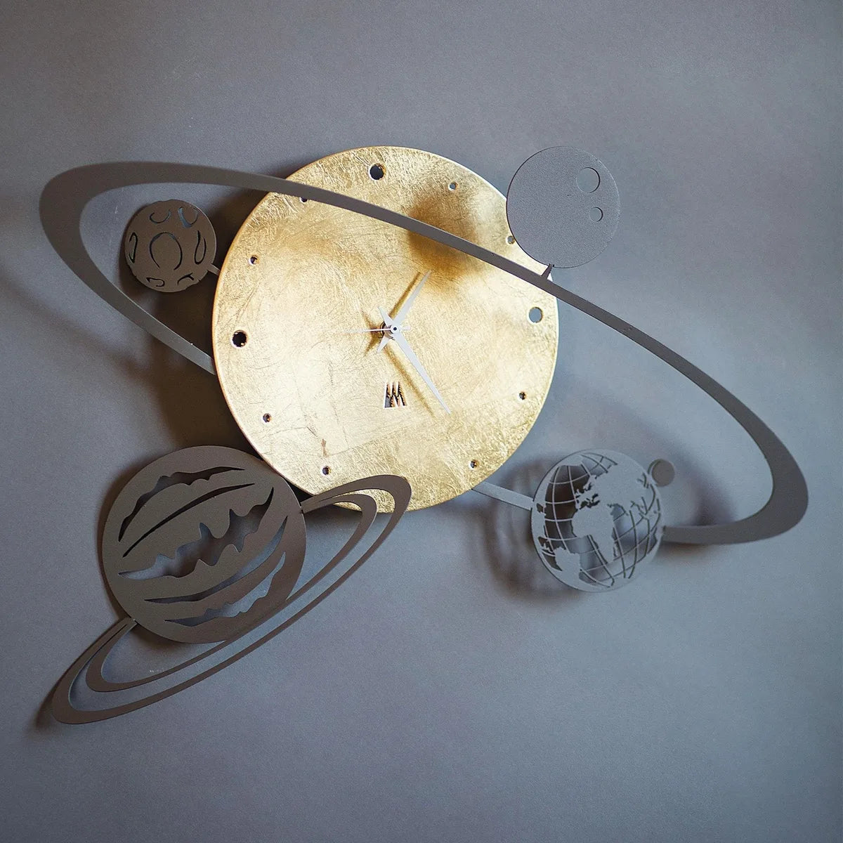 Arti & Mestieri orologio da parete design Sistema Solare con pianeti in rotazione
