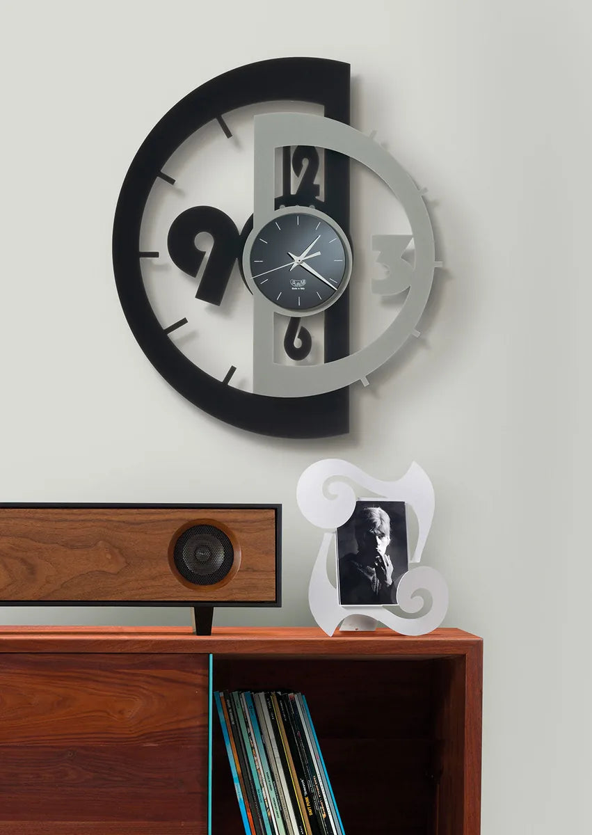Arti & Mestieri orologio da parete Victor ferro design mezze lune Sabbia Avorio Nero Alluminio