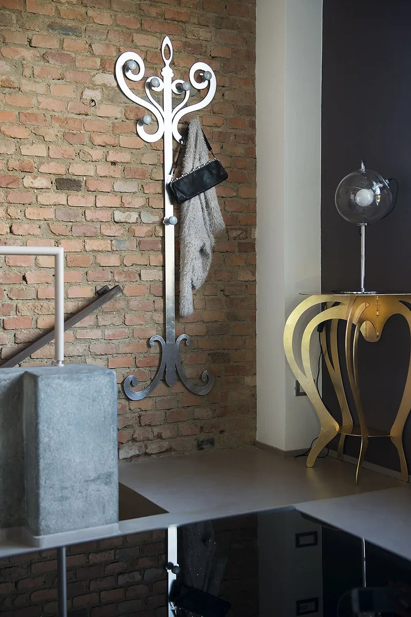 Arti & Mestieri Consolle di Design Ballerina con gambe sinuose e finitura elegante