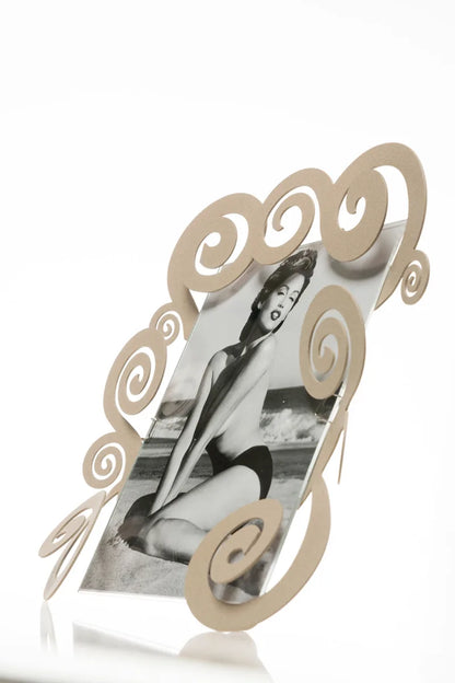 Arti & Mestieri Cornice Portafoto Cloe ferro Beige design riccioli