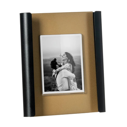 Arti & Mestieri Portafoto Design Angel Grande ferro Oro laccato Nero