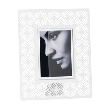 Arti & Mestieri Portafoto Ikat Grande in ferro, disegni traforati, disponibile in Oro laccato, Sabbia, Nero e Bianco marmo