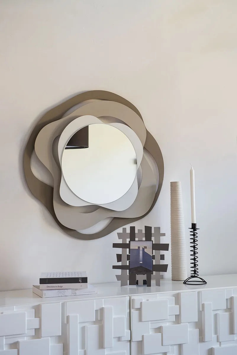 Arti & Mestieri Specchio Decorativo Isotta in legno e vetro, finiture beige sabbia bianco e nero fango
