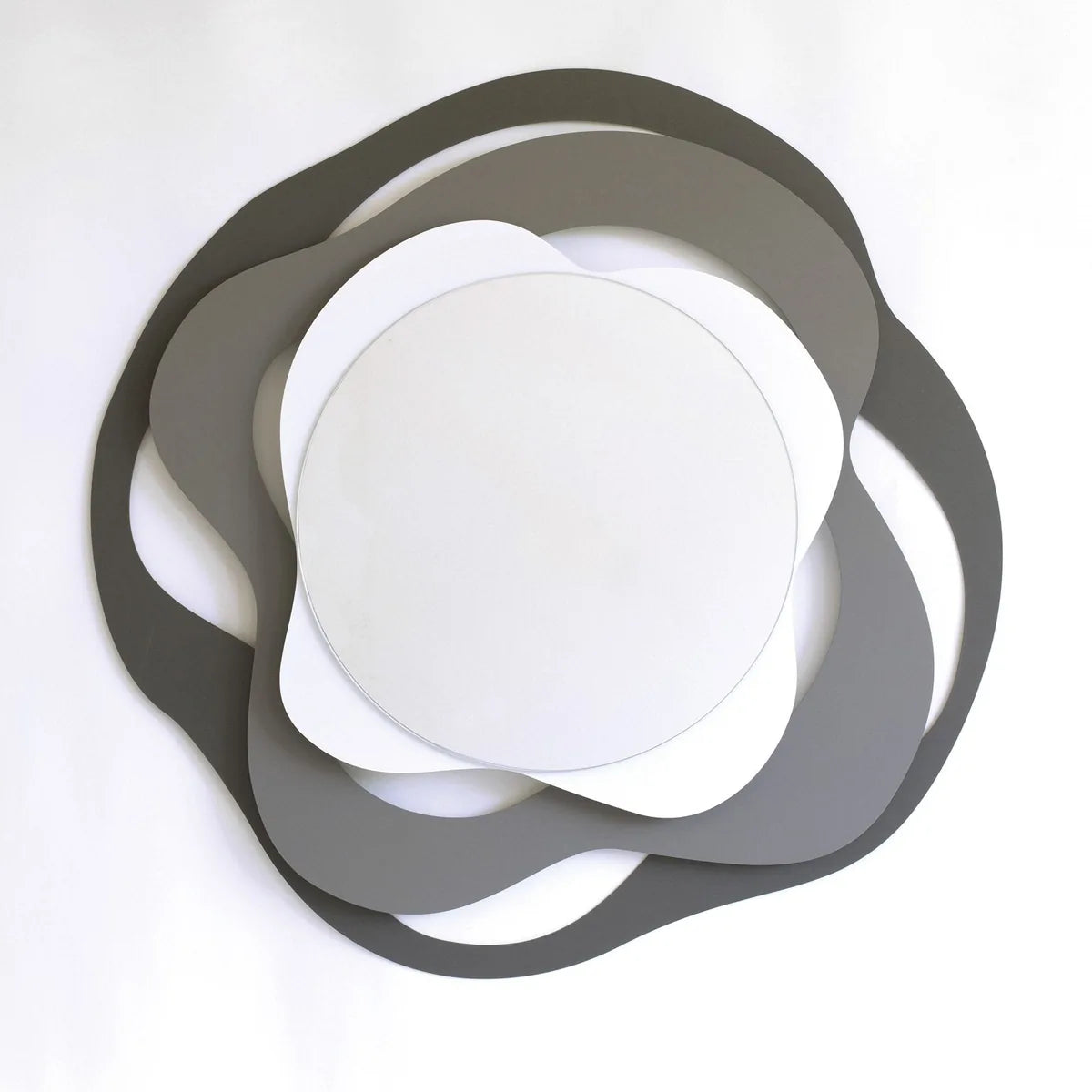 Arti & Mestieri Specchio Decorativo Isotta in legno e vetro, finiture beige sabbia bianco e nero fango