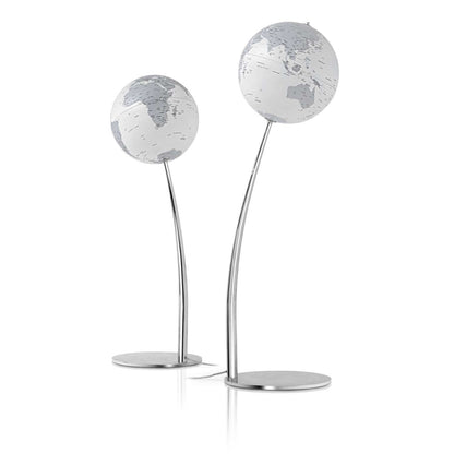 Atmosphere Stem Reflection — piantana lampada mappamondo con stelo curvo in acciaio cromato